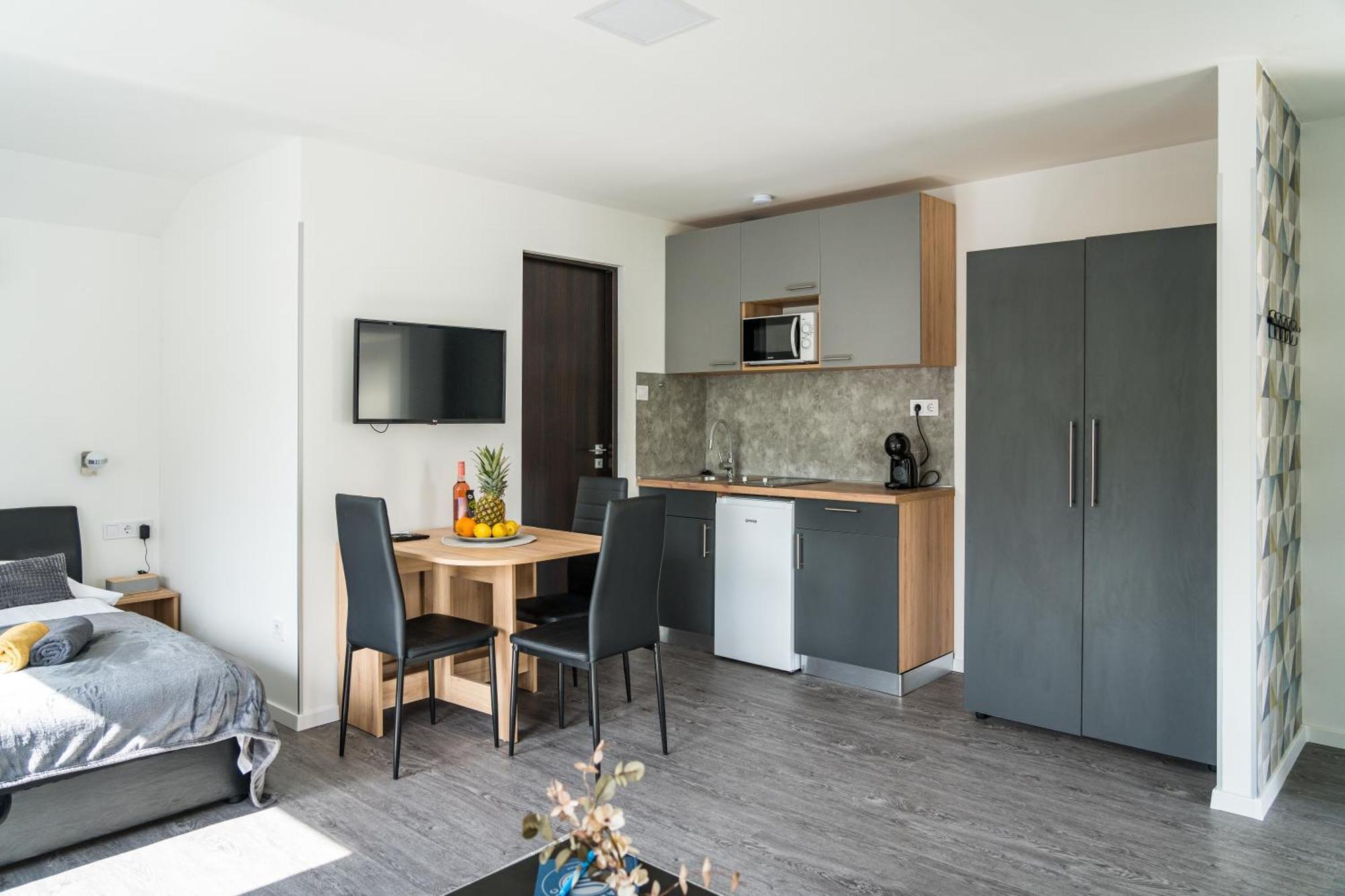 Balatonic Lemon Apartmanhaz Siófok Exteriör bild