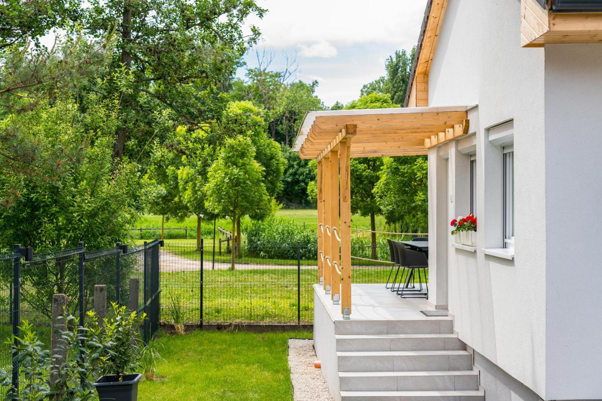 Balatonic Lemon Apartmanhaz Siófok Exteriör bild